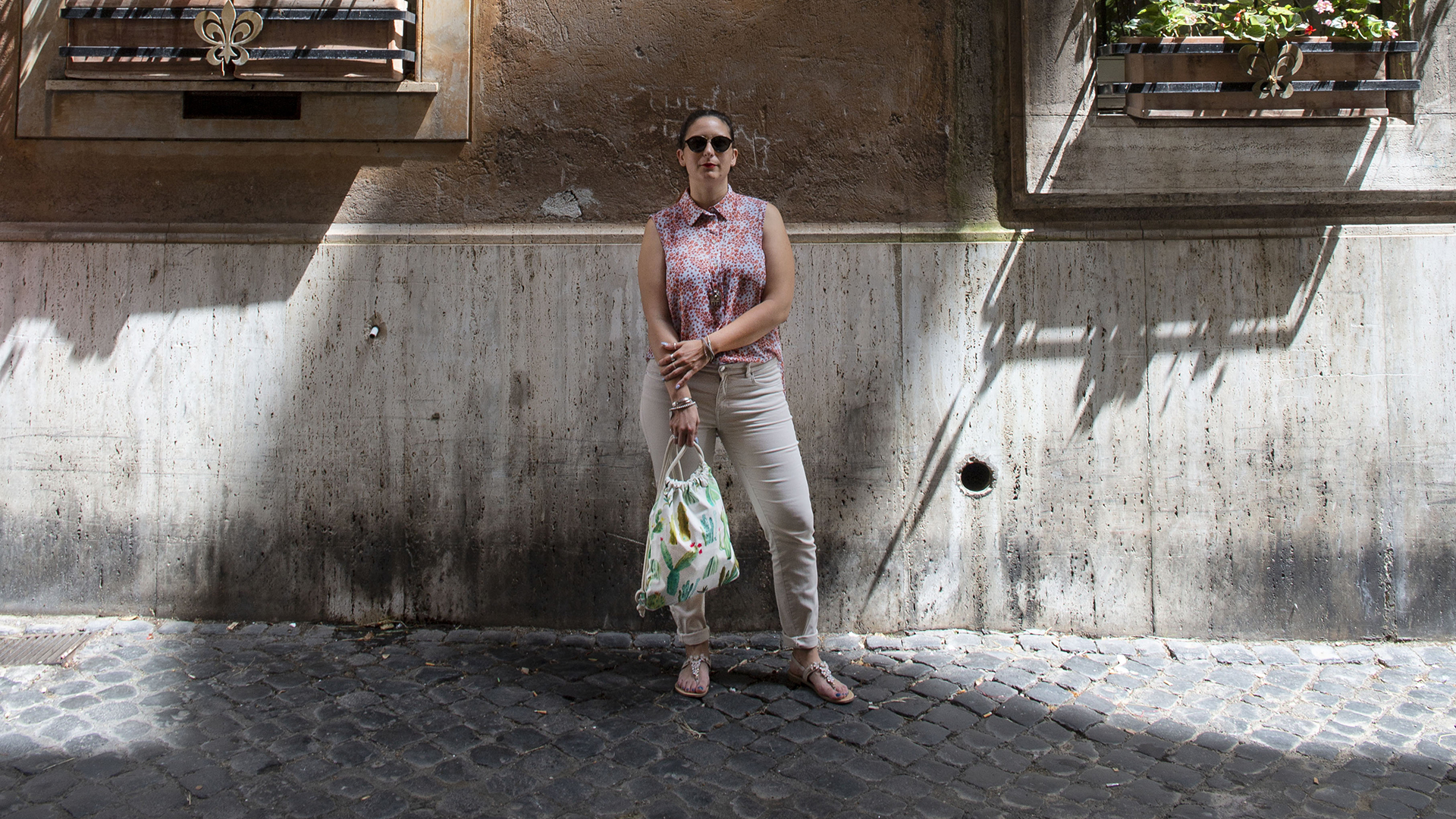 FabricUp - ragazza con zaino in mano